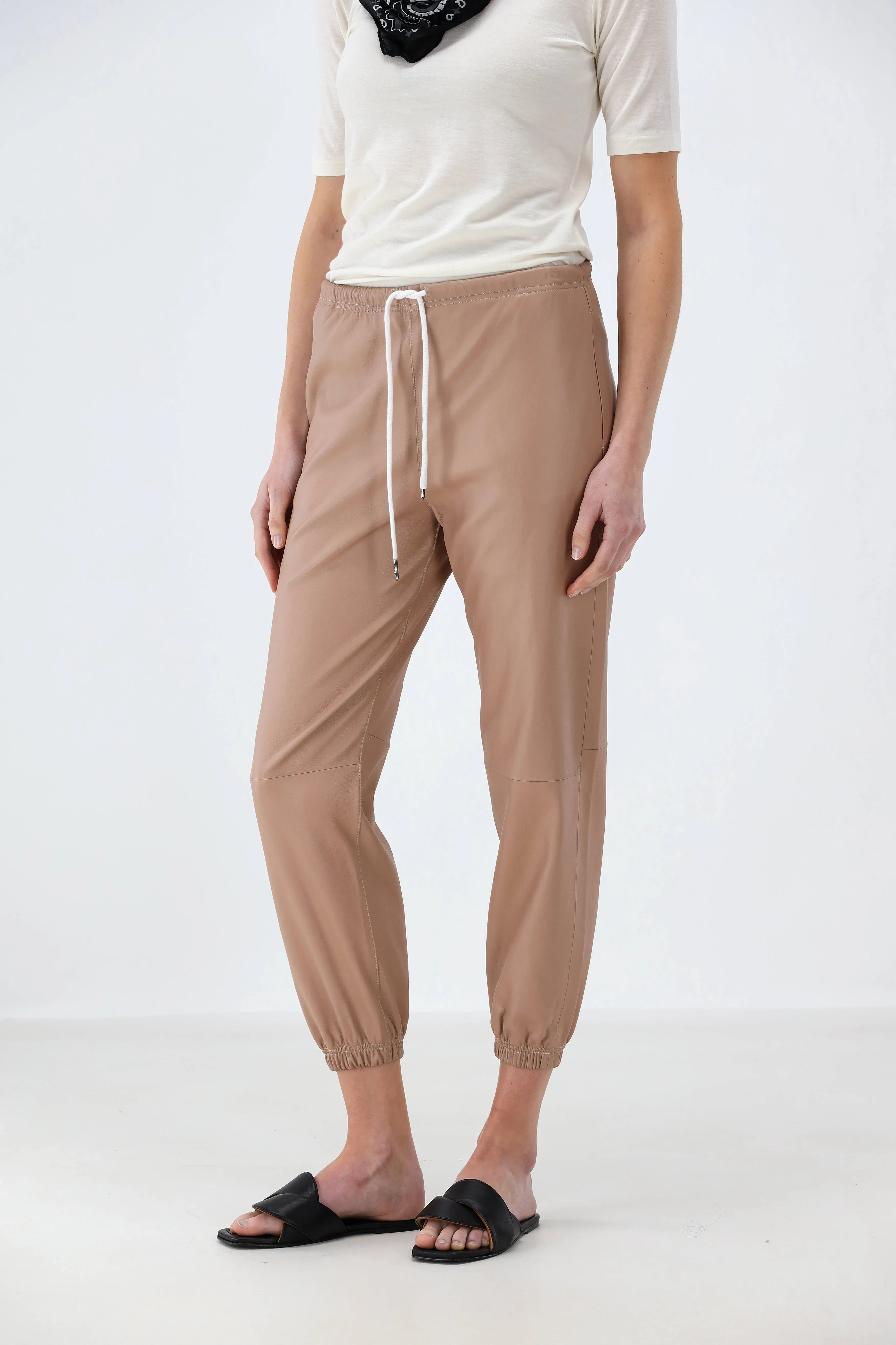 Lederjogger in Dusty Pink