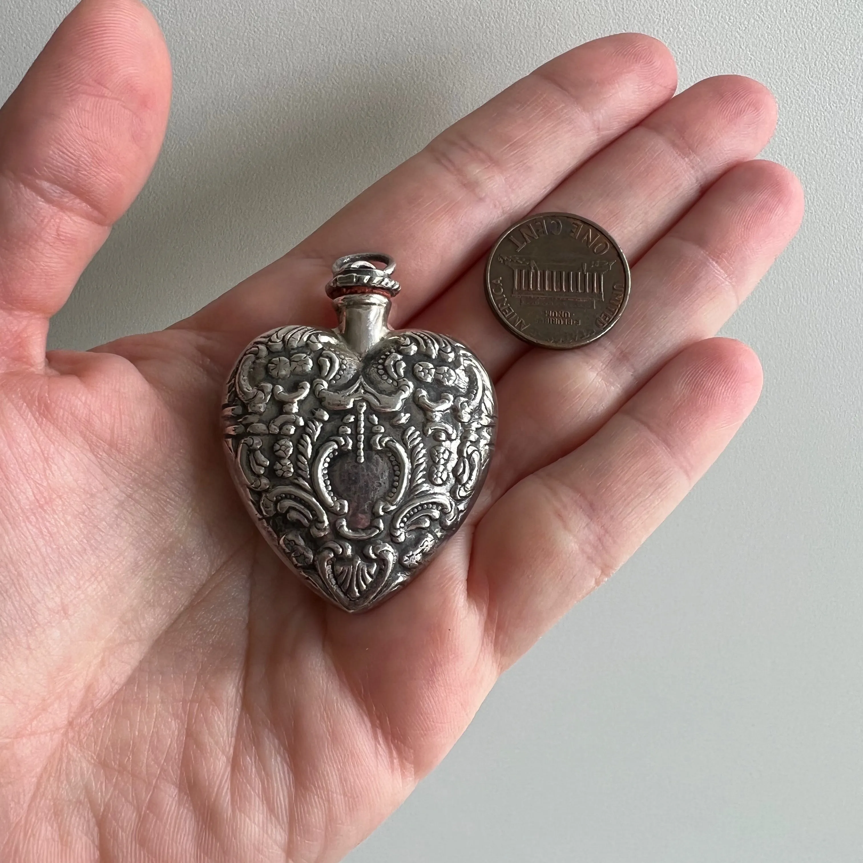 V I N T A G E // scent of the heart / sterling silver victorian style chatelaine vinaigrette perfume / a pendant